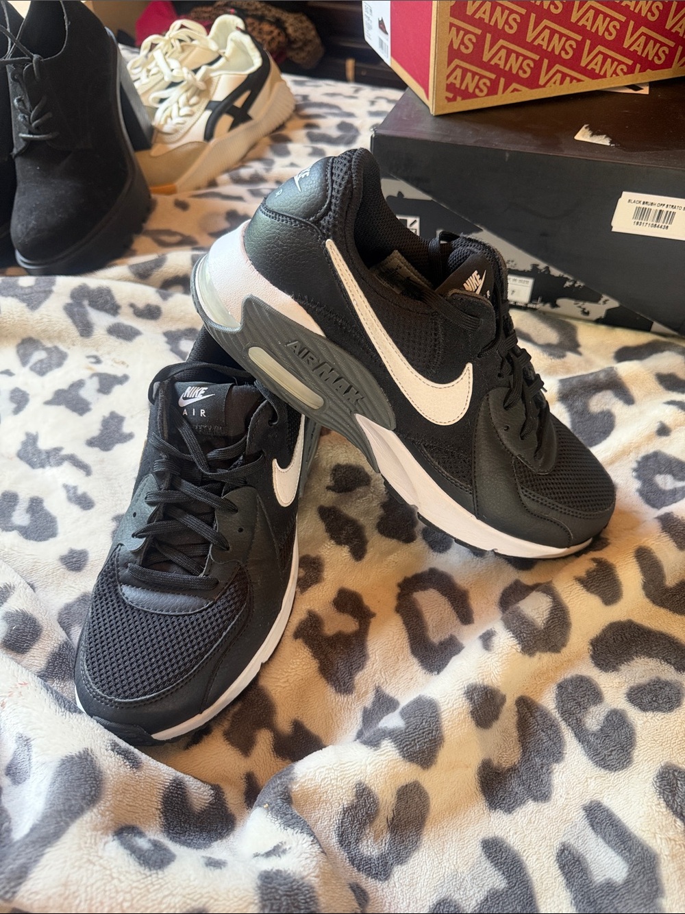 Nike Air Max Excee Black White Sneakers Women’s Size 9